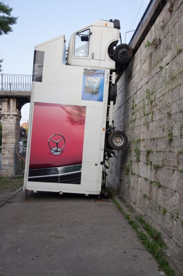 "THE FIRST THING I DID THIS SUMMER" im Lendhafen ; Sasha Kurmaz, Foto: Gerhard Maurer