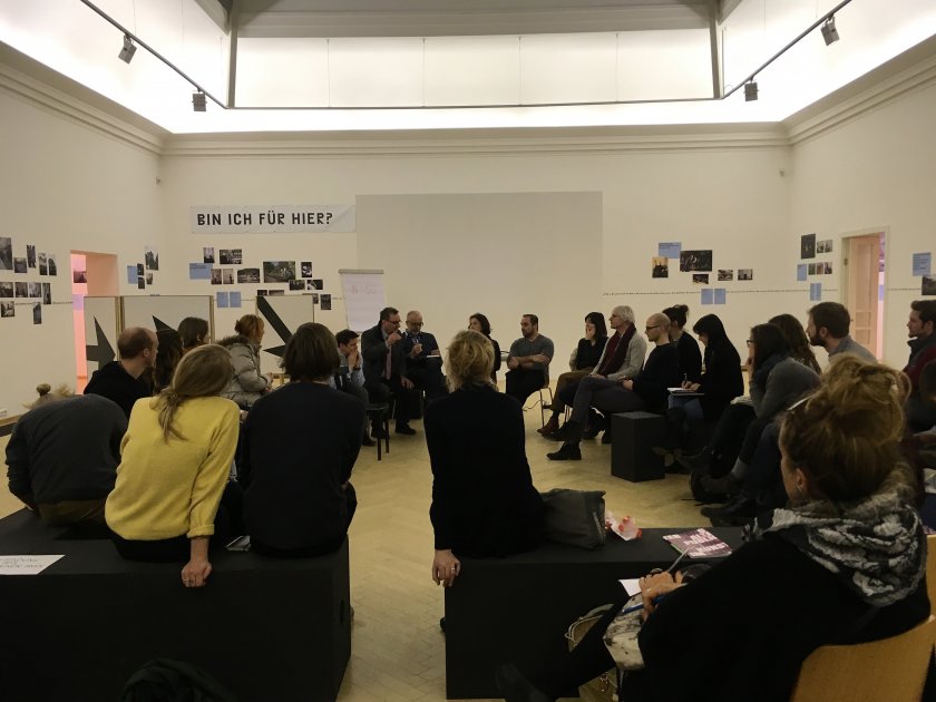 Podiumsdiskussion über die Entwicklung des Lendhafens im Rahmen der Ausstellung Auf die Plätze/Na mesta im Künstlerhaus Klagenfurt